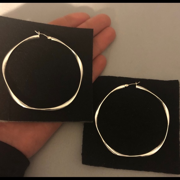 Yanbal Unique Luna Twist Hoops - Picture 5 of 6